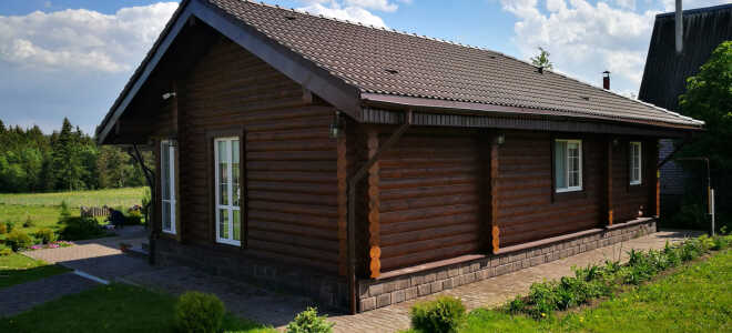 «Мой четырнадцатый дом, но первый — из дерева». Владелец — о жизни в доме из кругляка