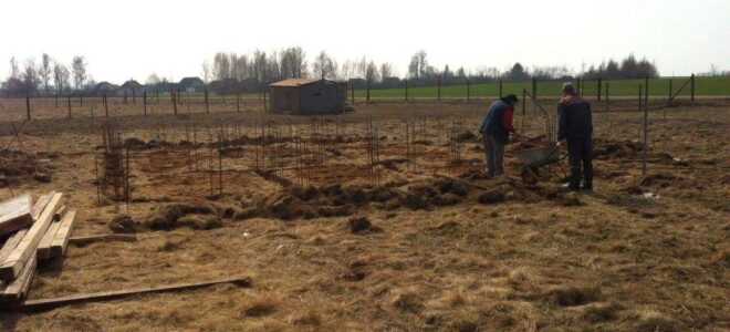 Купили участок со всеми коммуникациями, а оказался — без них! Плюнули, и построили уникальный дом.