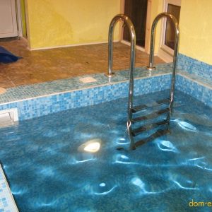 Просто бассейн с освещением, очисткой, фильтрацией и подогревом воды.