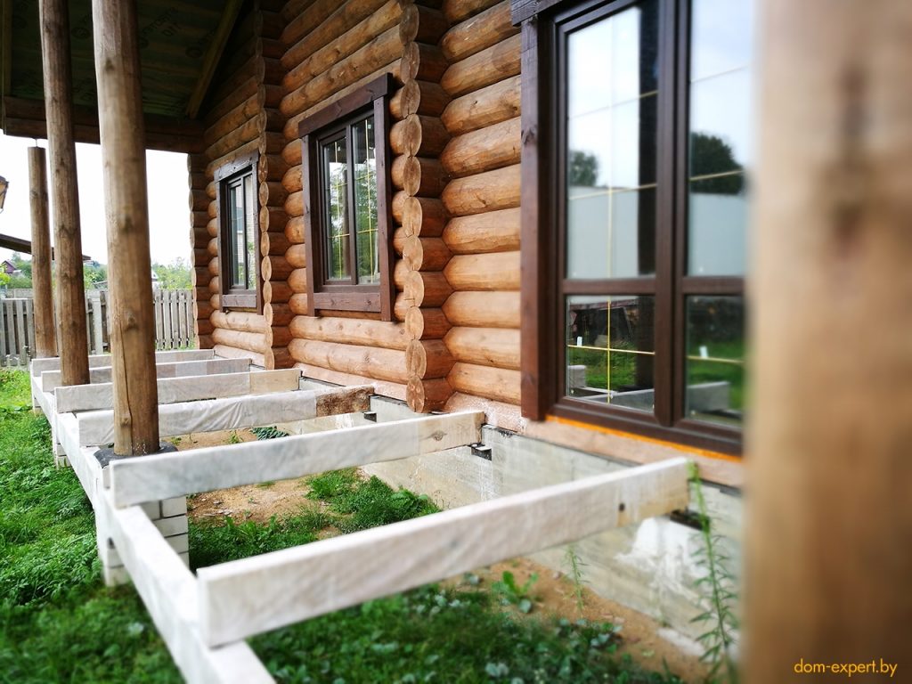 Купили участок со всеми коммуникациями, а оказался — без них! Плюнули, и построили уникальный дом.